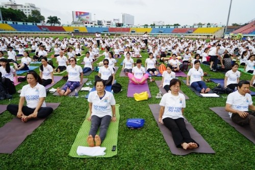 Danang et Ho Chi Minh-ville répondent à la Journée mondiale du yoga - ảnh 1